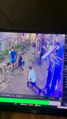 Il va être sauvé de justesse à la salle de sport... Bon karma et bon réflexe de son ami