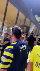 Une bagarre a éclaté lors du match Fenerbahçe-Maribor, les supporters jaune-bleu foncé ont été expulsés du stade