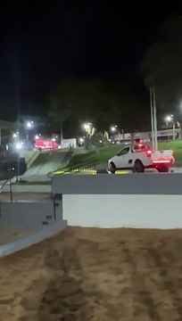 Veículo invade a Praça Santos Dumont; fato aconteceu na madrugada da última terça-feira