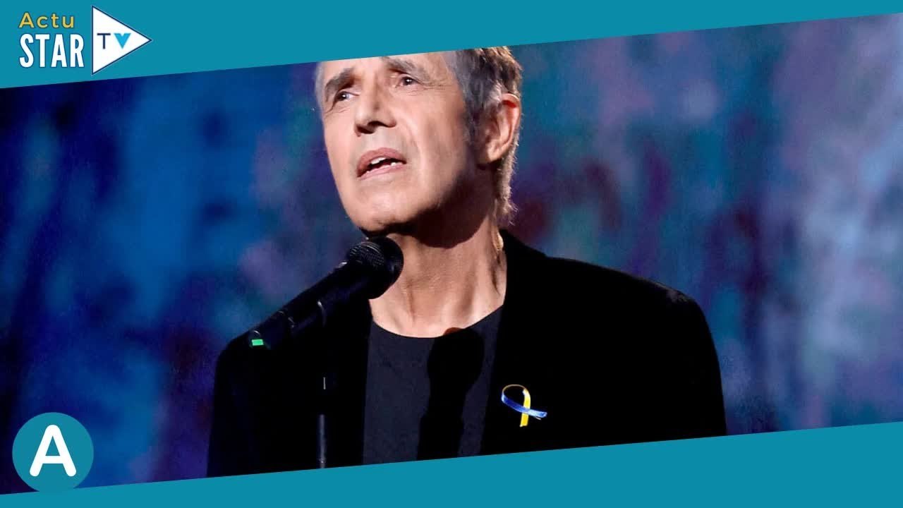 VIDEO Julien Clerc sur scène, il rend hommage à son frère décédé  Je vais chanter  Chanter pour lu