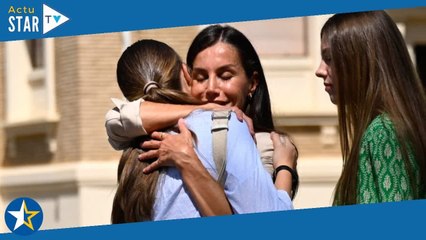 Letizia d'Espagne très émue  rarissime câlin mère fille avec Leonor avant une grande étape pour l'a