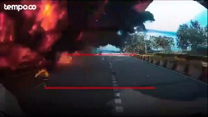 Ini Detik-detik saat Pesawat Pribadi Jatuh Menghantam Aspal di Selangor Malaysia