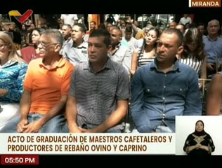 Gob. Héctor Rodríguez entrega más de 70 diplomas a maestros cafeteros y productores de rebaño
