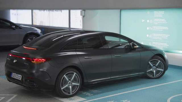 Vollautomatisiert und fahrerlos parken - ab sofort auch mit der EQE Limousine möglich