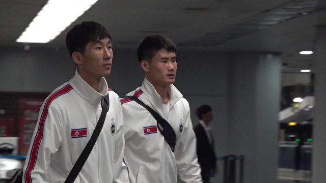 북한 선수단, 베이징 공항 출국...카자흐스탄으로 이동 / YTN