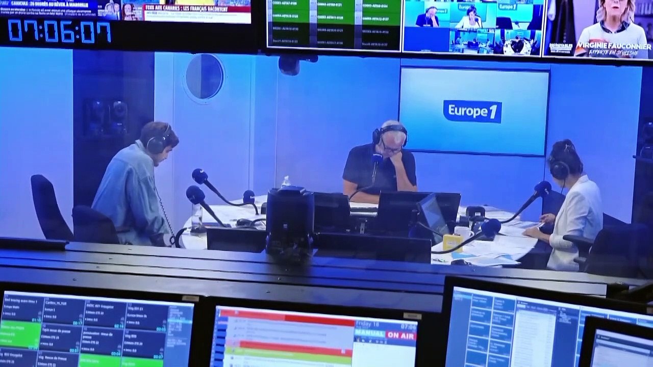 VIDÉO - «Je chante pour lui dire que je l'aime» : l'hommage émouvant de Julien Clerc à son frère Gérard Leclerc lors de son concert à La Baule