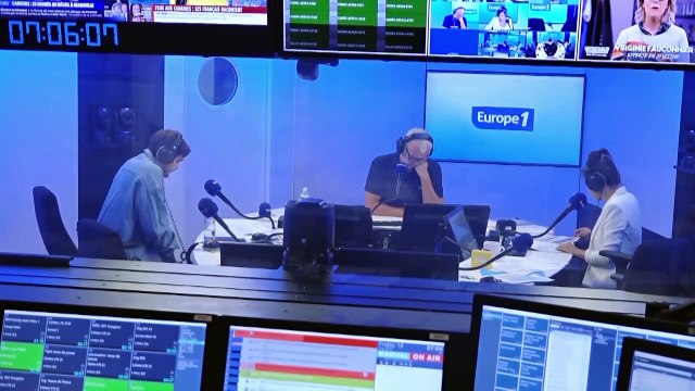 VIDÉO - «Je chante pour lui dire que je l'aime» : l'hommage émouvant de Julien Clerc à son frère Gérard Leclerc lors de son concert à La Baule