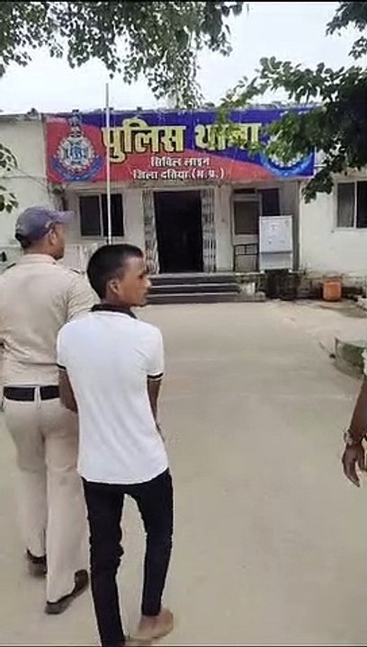हवाई फायर कर दहशत फैलाने वाला इनामी आरोपी गिरफ्तार