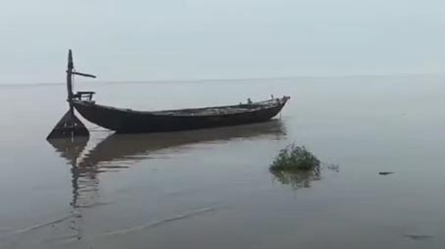 पश्चिमी चंपारण: बगहा में टला बड़ा हादसा.. बीच गंडक नदी में पलटी नाव.. बाल-बाल बचे लोग..