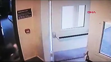 Hastalarından bıçak parası isteyen doktor gözaltında