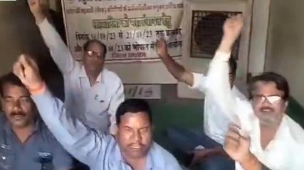 रायसेन:सरकार के खिलाफ सहकारी कर्मचारियों ने खोला मोर्चा,दी चेतावनी