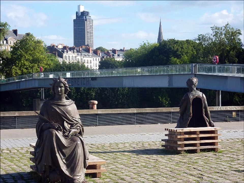 Sculptures - Musique : Valse des bas de laine (traditionnel québécois) - Eric : guitares, mandoline.