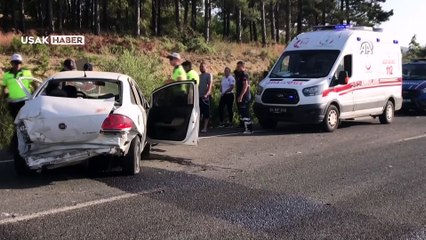 Uşak'ta bariyerlere çarpan otomobildeki 2 kişi öldü