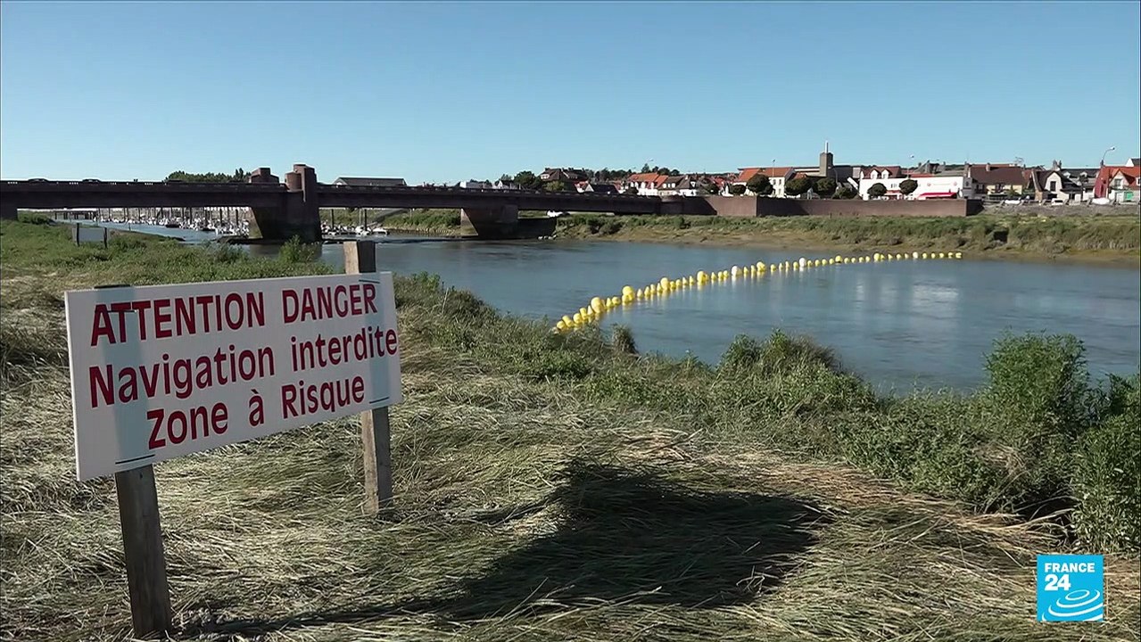 Metal chains to stop migrant boats from France to the UK