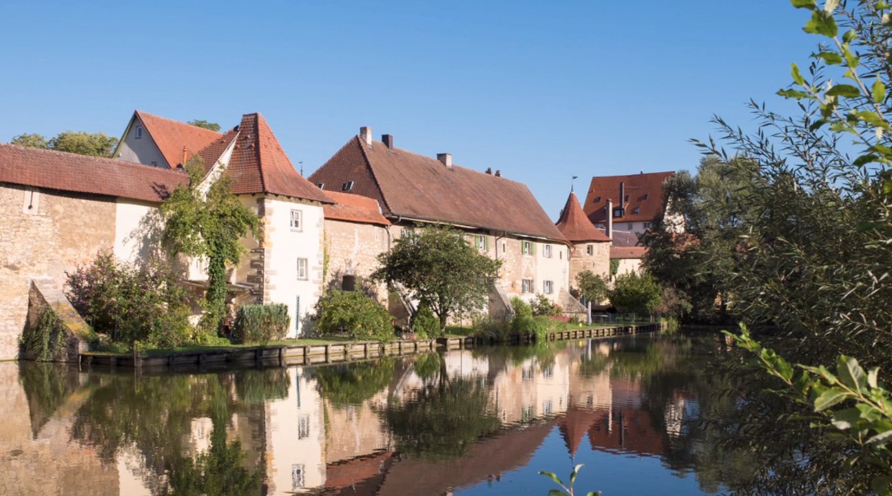 Unwetter bringt historische Stadtmauer zum Einsturz