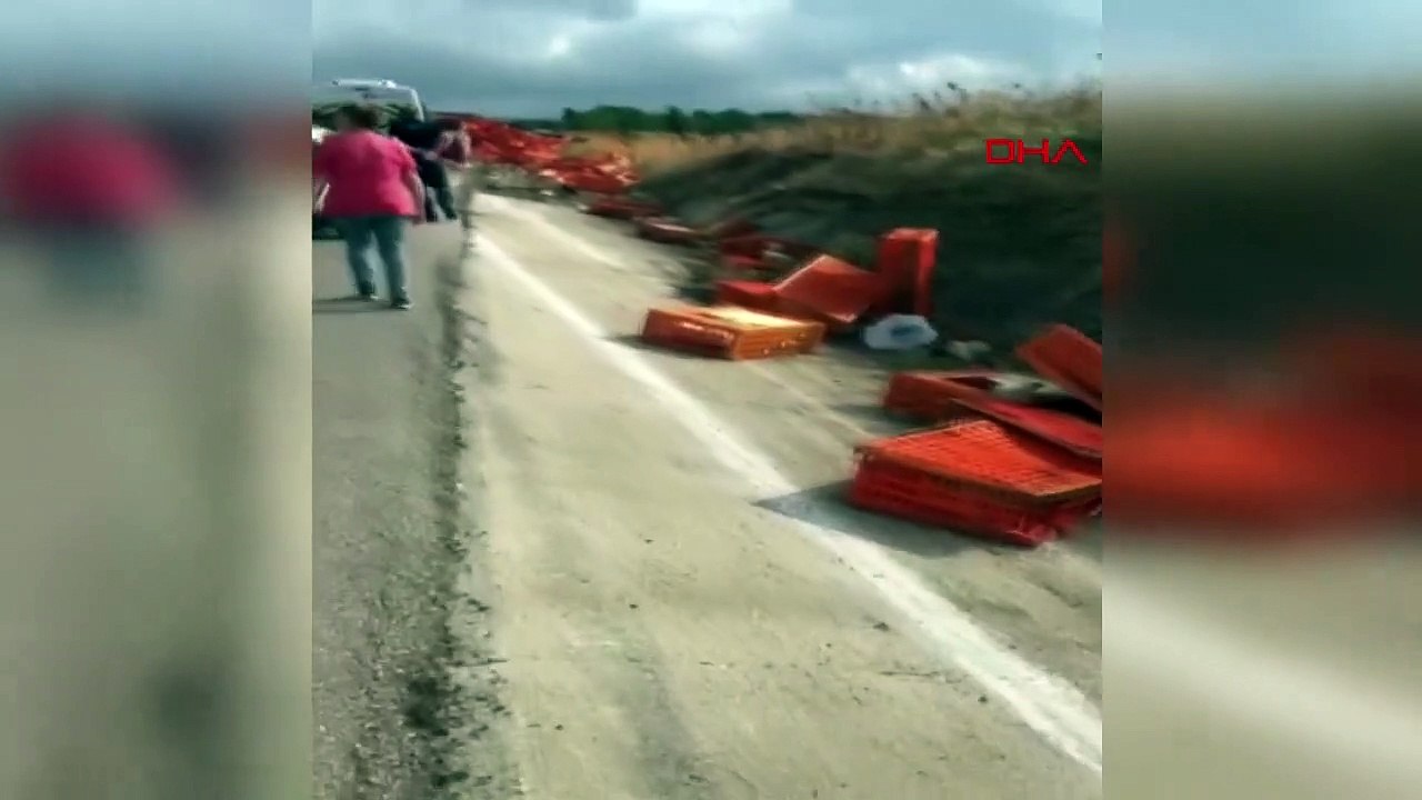 Camion chargé de poulets vivants renversé à Bandırma： 2 blessés