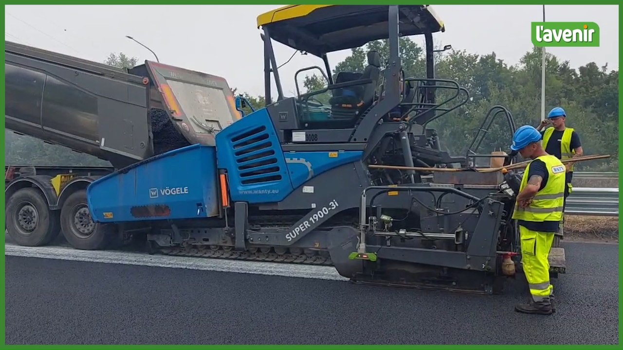 Chantier de la E42 entre Houdeng et Manage : “15 000 tonnes d’asphalte enlevées et reposées en 12 jours”