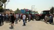 Çiftçiler eylem yaptı, traktörlerle yolu trafiğe kapattı