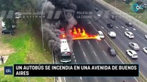 Un autobús se incendia en una avenida de Buenos Aires