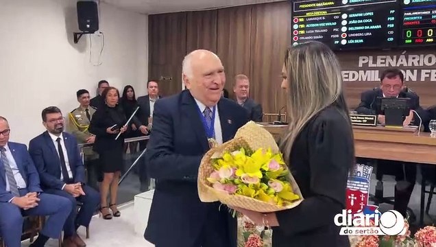 Câmara Municipal de Cajazeiras entrega títulos de cidadão aos presidentes do TJPB, TCE e para médico