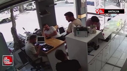 Download Video: Antalya'da cep telefonu tamir esnasında alev alıp küle döndü