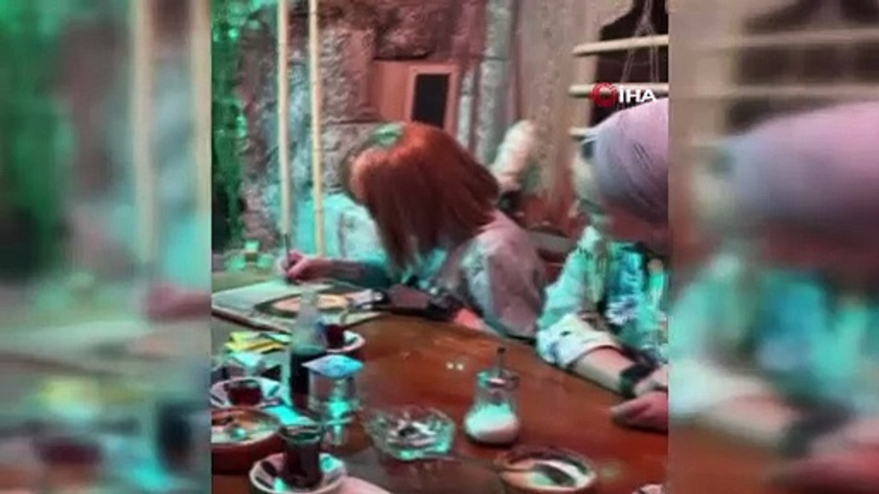 Sanatçı Gülden Karaböcek'in çorbacıda şarkı söylemesinin perde arkasını iş yeri sahibi anlattı