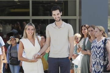 El portero Sergio Rico abandona el hospital.mp4