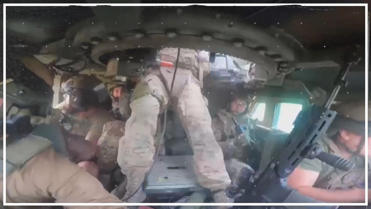 Ukraine: Armeefahrzeug fährt auf Mine