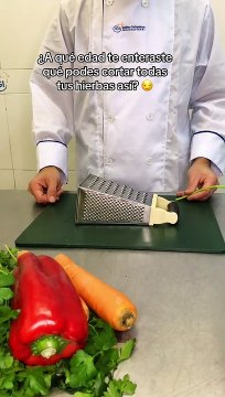 La forma correcta de cortar las hierbas en la cocina