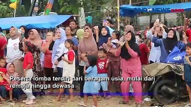 Lomba Panjat Pinang Unik di Bogor, Peserta Lomba Wajib Pakai Daster