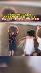 媽媽和孩子們用水槍玩出影子。Mother and children play with water guns to make shadows.
