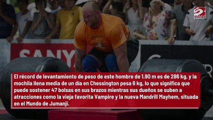 El hombre más fuerte del mundo se convierte en cargador de bolsas