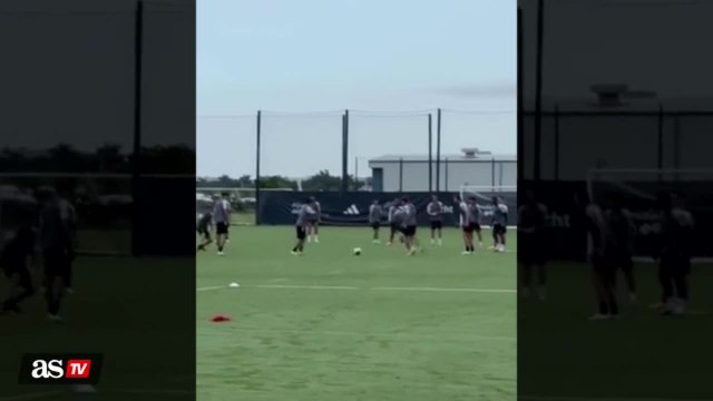 Tomás Avilés embarrasses Sergio Busquets in Inter Miami training
