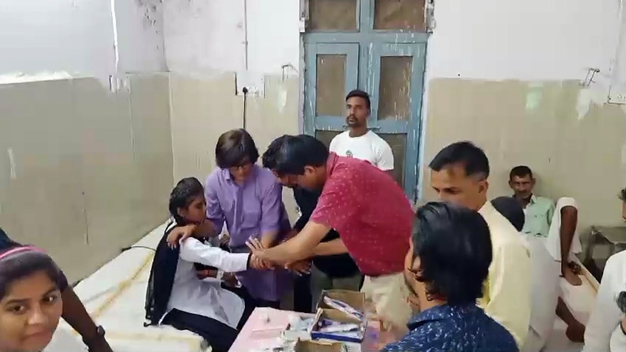 सीएम राइज स्कूल की 4 छात्राएं हुईं बेहोश