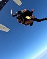 Ηλίας Γκότσης: Έκανε ελεύθερη πτώση - Το απίθανο βίντεό του!