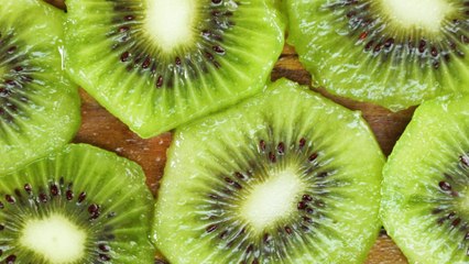 How to Peel and Slice a Kiwi