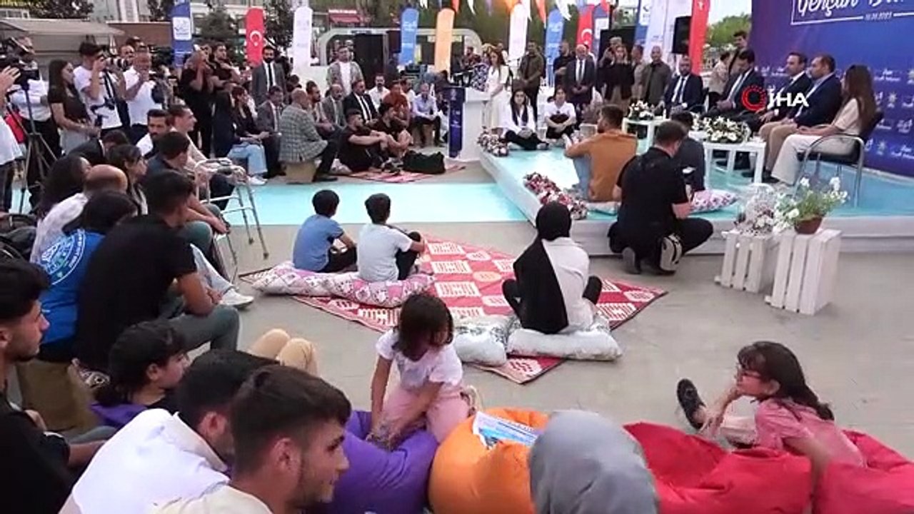 Le ministre de l'Énergie Alparslan Bayraktar a visité une camionnette