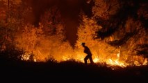 Rápido avance de incendios ogliga a ampliar las evacuaciones en Canadá
