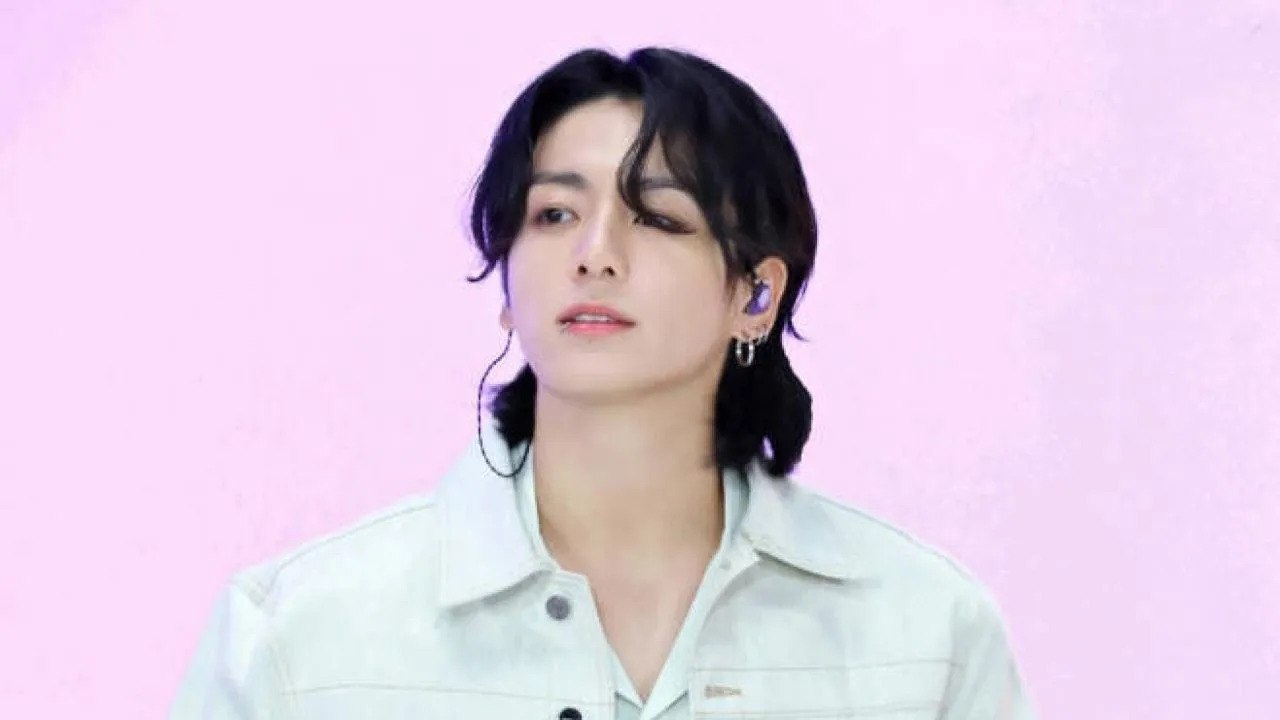 'HAPPY JUNGKOOK DAY' 방탄소년단 정국 日팬들, 하이브 택시 승강장+편...