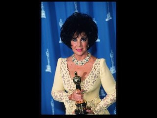 Malgré qu'elle était en fauteuil roulant, Elizabeth Taylor a passé ses dernières années à s'occupe