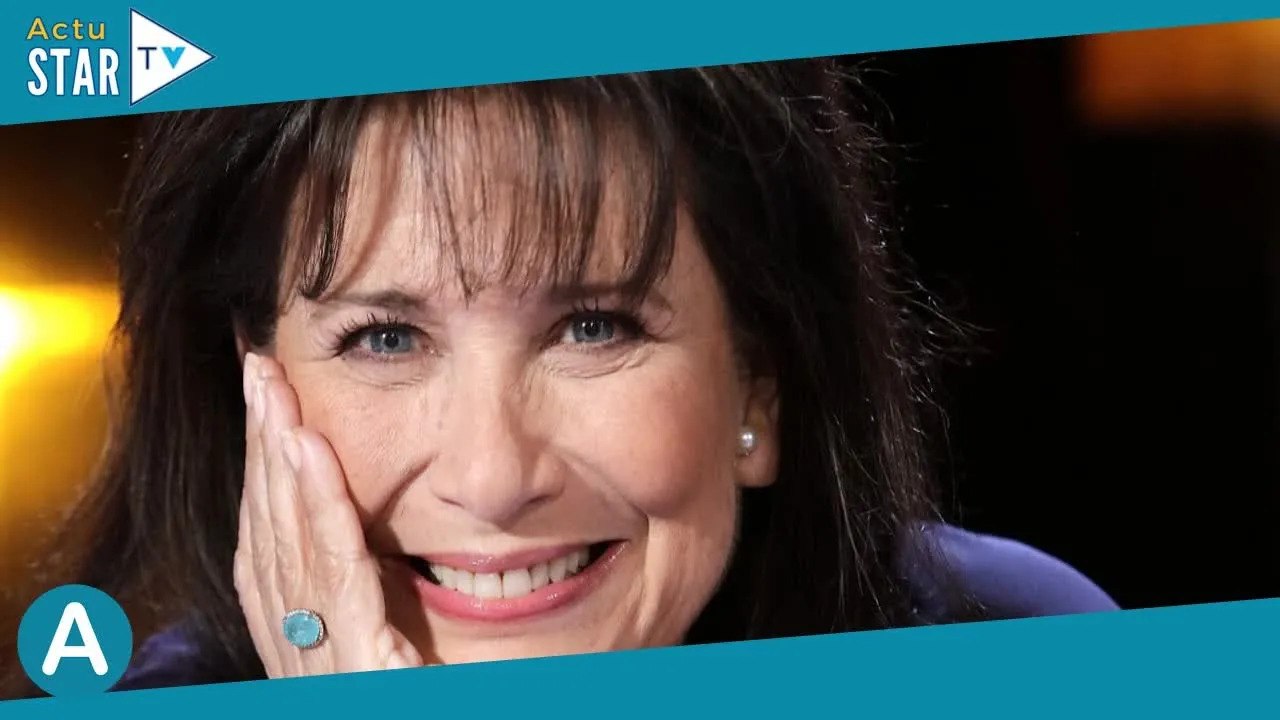 Anne Sinclair exilée en Bretagne pour les vacances  elle a craqué pour un endroit sauvage et très