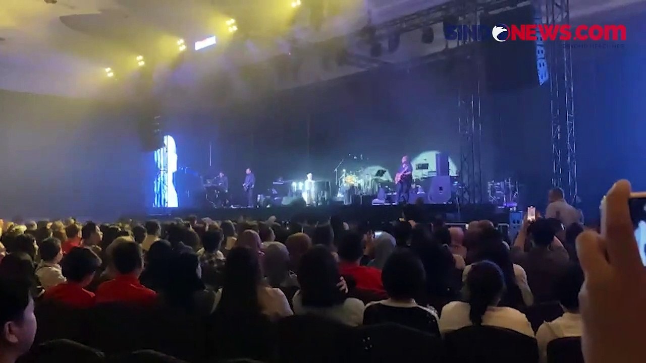Putri Ariani Buat Penonton Bernyanyi di Pembukaan Konser Ronan Keating, Bawakan Tiga Lagu