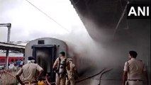 Udyan Express Fire: बेंगलुरु के संगोल्लि रायाण्ण रेलवे स्टेशन पर उद्यान एक्सप्रेस में लगी आग