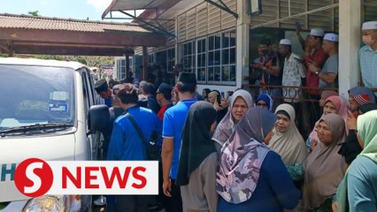 Elmina crash: Family, friends gather at Sungai Petani mosque for funeral of p-hailing rider