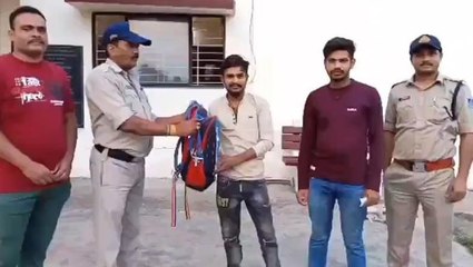 बुधनी पुलिस ने लौटाया रुपए से भरा बैग, की ईमानदारी की मिसाल पेश