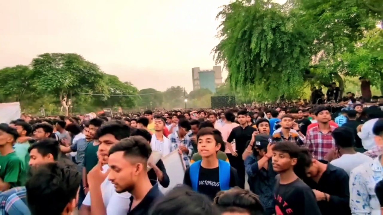 Elvish Yadav Meetup Delhi, Elvish Yadav vlogs, Elvish Yadav BigBoss, Elvish Yadav Video, Elvish Yadav Meetup Video, BigBoss winner Elvish Yadav, OTT Winner Elvish Yadav, Elvish Yadav Gf, Elvish Yadav Family, Elvish Yadav life story, Elvish Yadav Search in