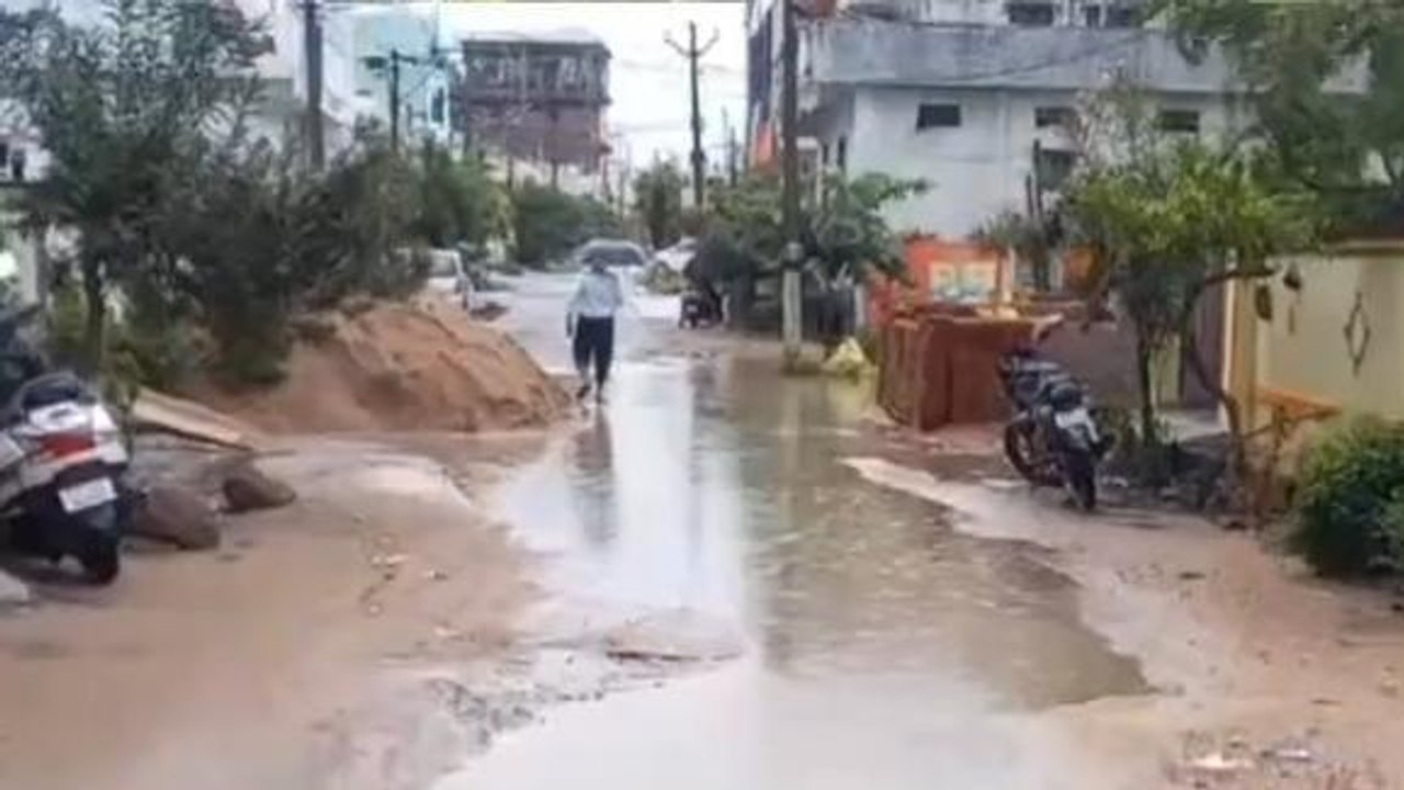 నిజామాబాద్: ఎడతెరిపి లేకుండా వర్షం.. రోడ్లన్నీ జలమయం
