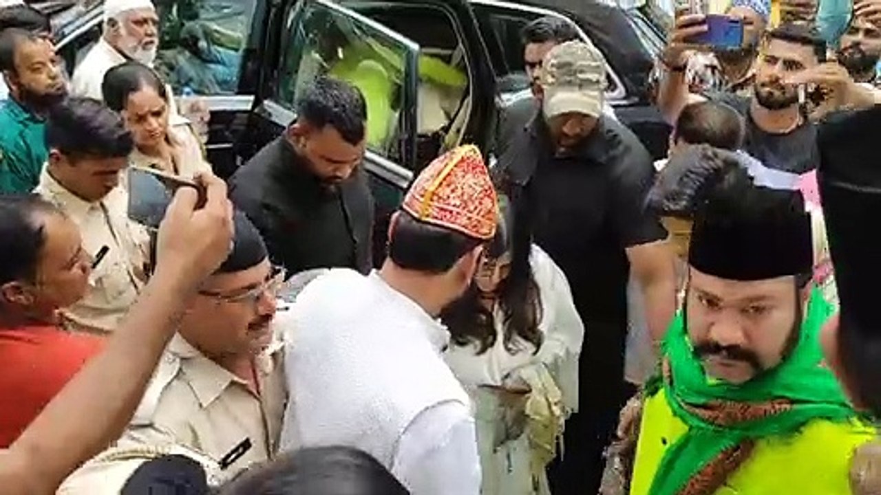 Ekta Kapoor: फिल्म निर्माता एकता कपूर पहुंची दरगाह, मांगी यह खास दुआ......