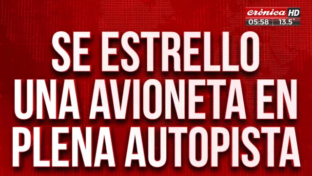 Se estrelló avioneta en plena autopista: varias personas muertas