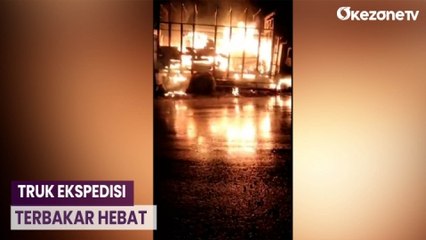Truk Ekspedisi Angkut Barang Elektronik dari Jakarta Terbakar di Jalinsum